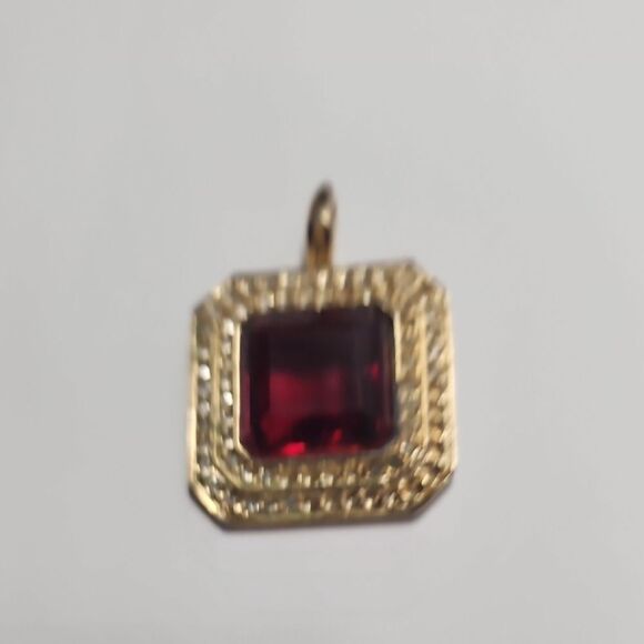 HOBÉ Elegant Gold and Red Pendant - Picture 3 of 9